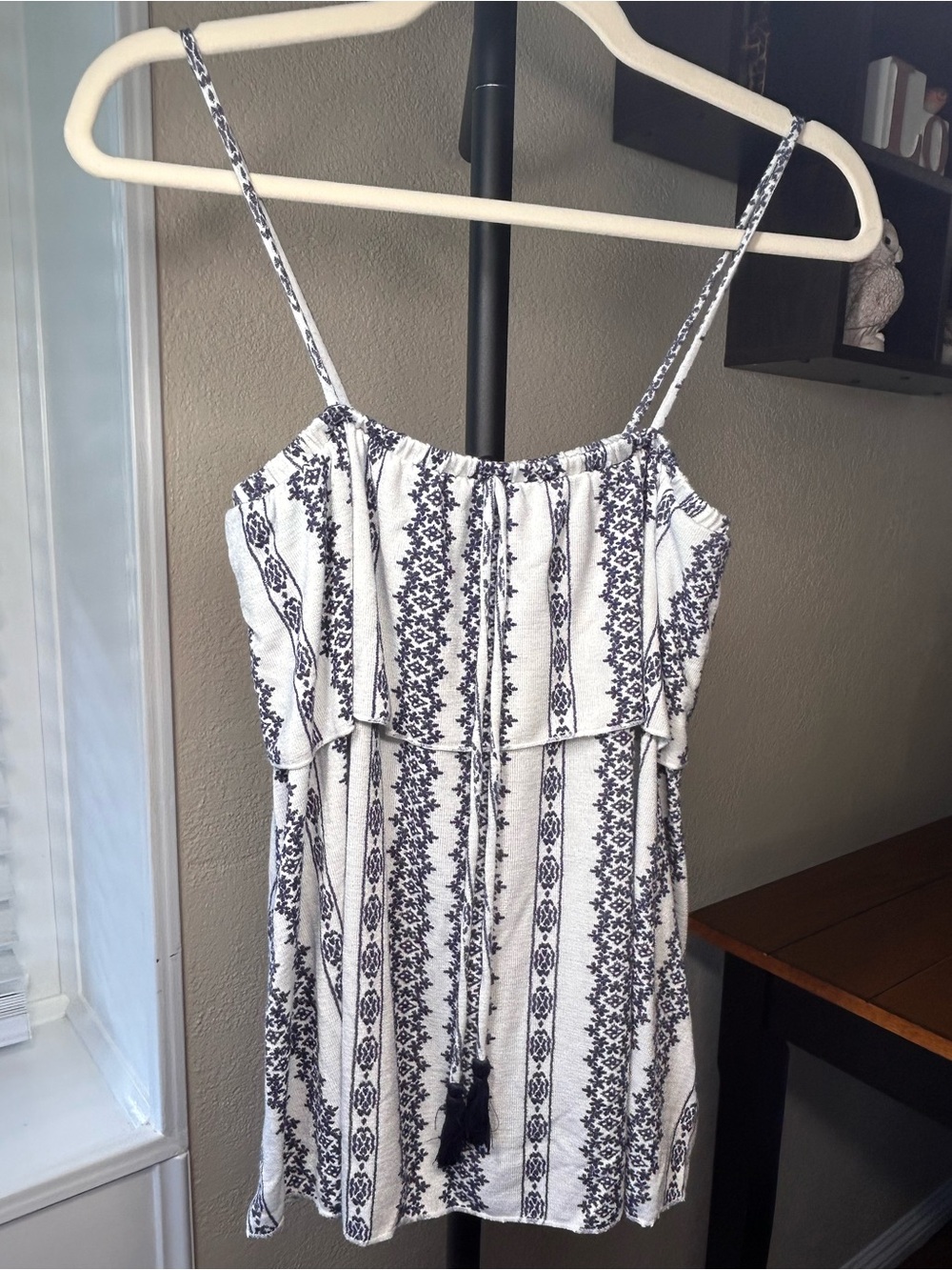 GAP boho tiered ruffle camisole tank top navy/white tribal geometric print. S